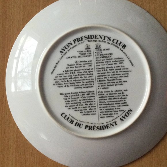 AVON president's club award plate "Mrs. Albee visits the Atlantic provinces" - Picture 5 of 5